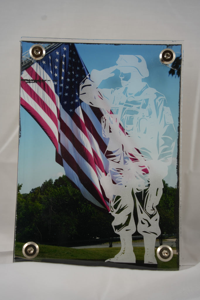 5x7 Flag w/ Saluting Soldier